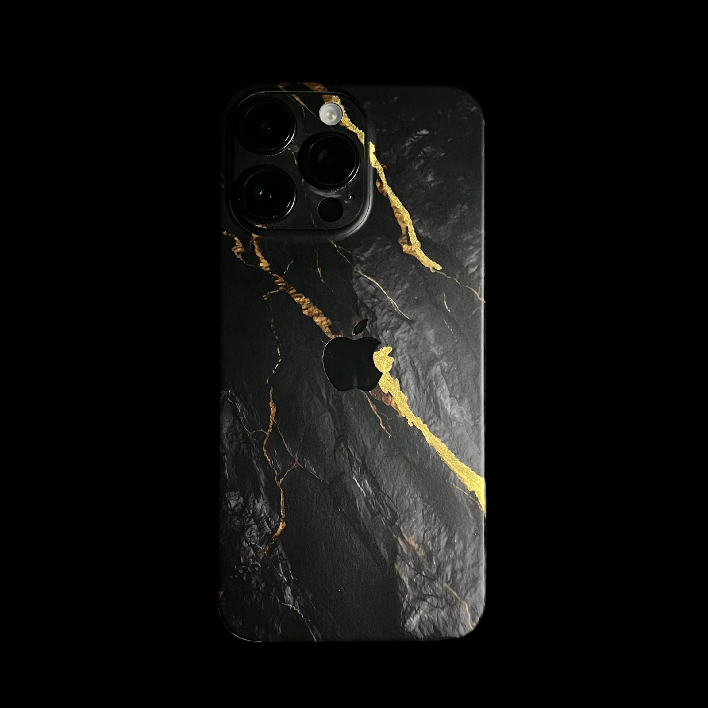 iPhone 16 Pro Skin mit 24K Gold Mine