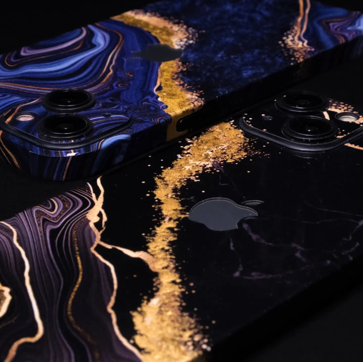 iPhone 15 Pro Max Skin mit 24K Gold Luxury Black