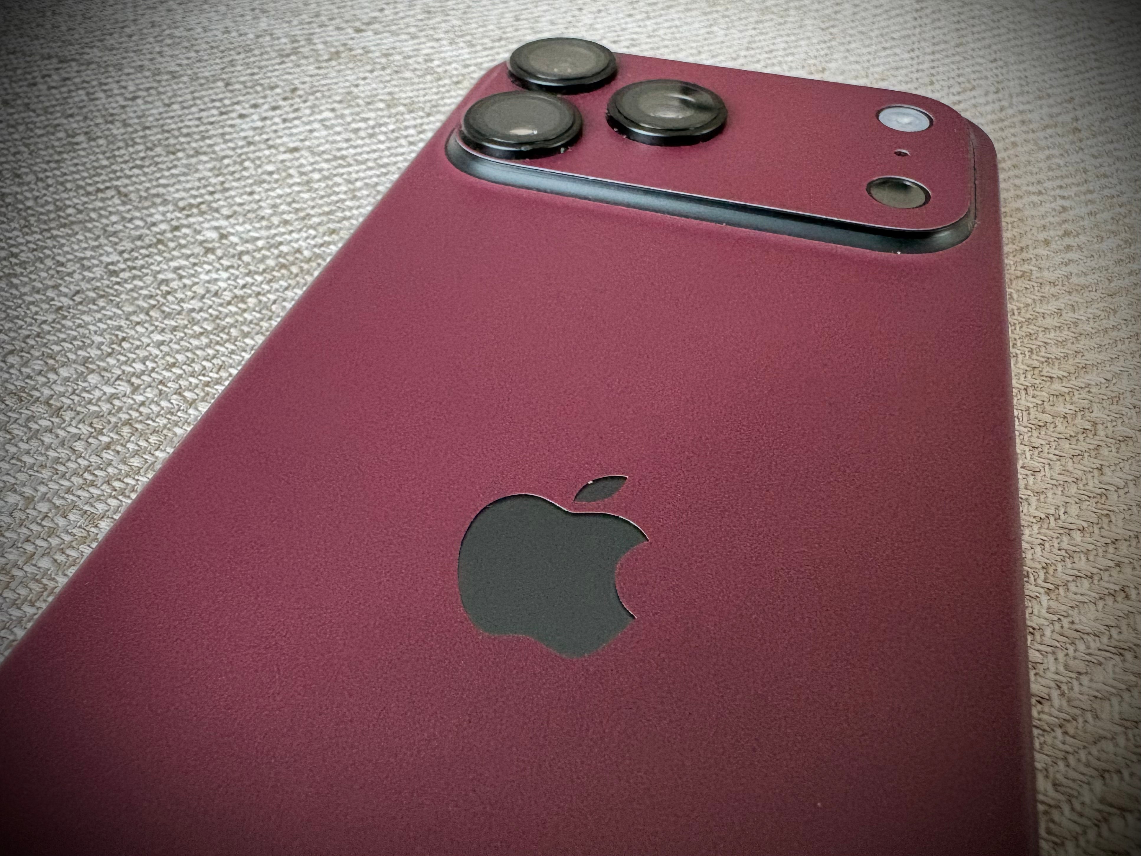 iPhone Skin Bordeaux – passgenaue Schutzfolie